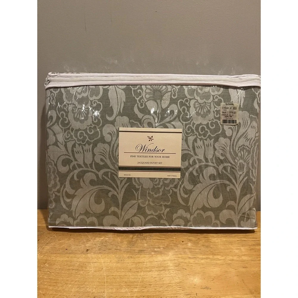 Vintage Windsor King Green  Jacquard Duvet Plus 2 Matching Standard Shams
